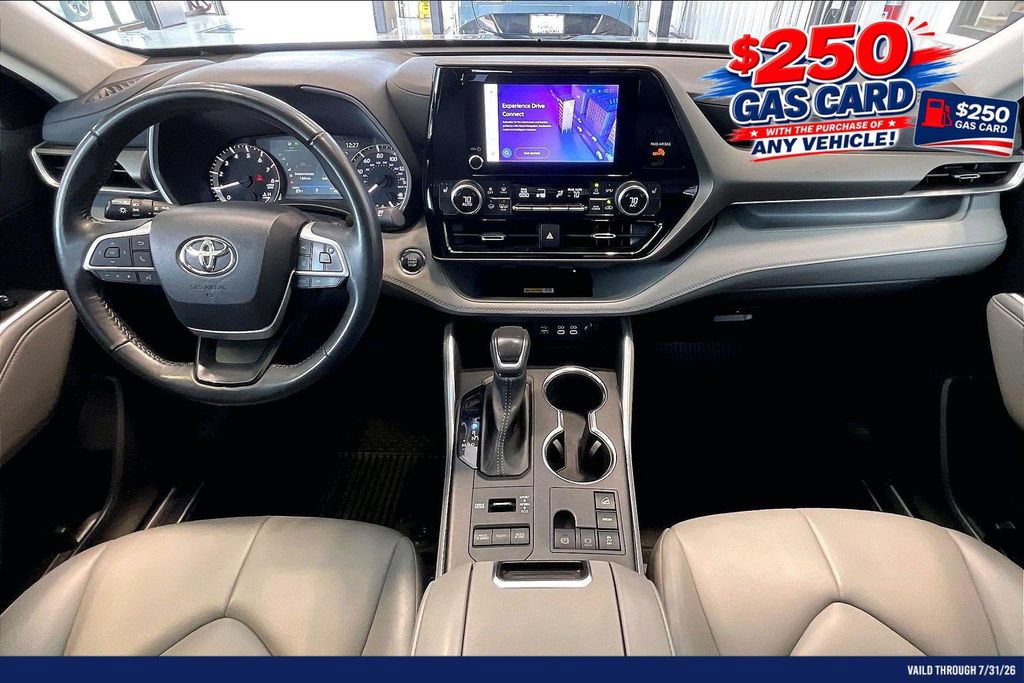 Used 2023 Toyota Highlander XLE AWD/4WD image 15
