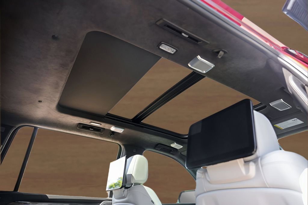 Certified 2025 Cadillac Escalade ESV V image 35