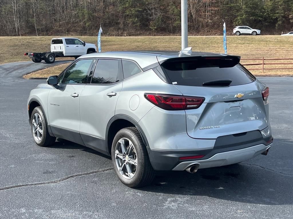 Used 2023 Chevrolet Blazer LT image 3