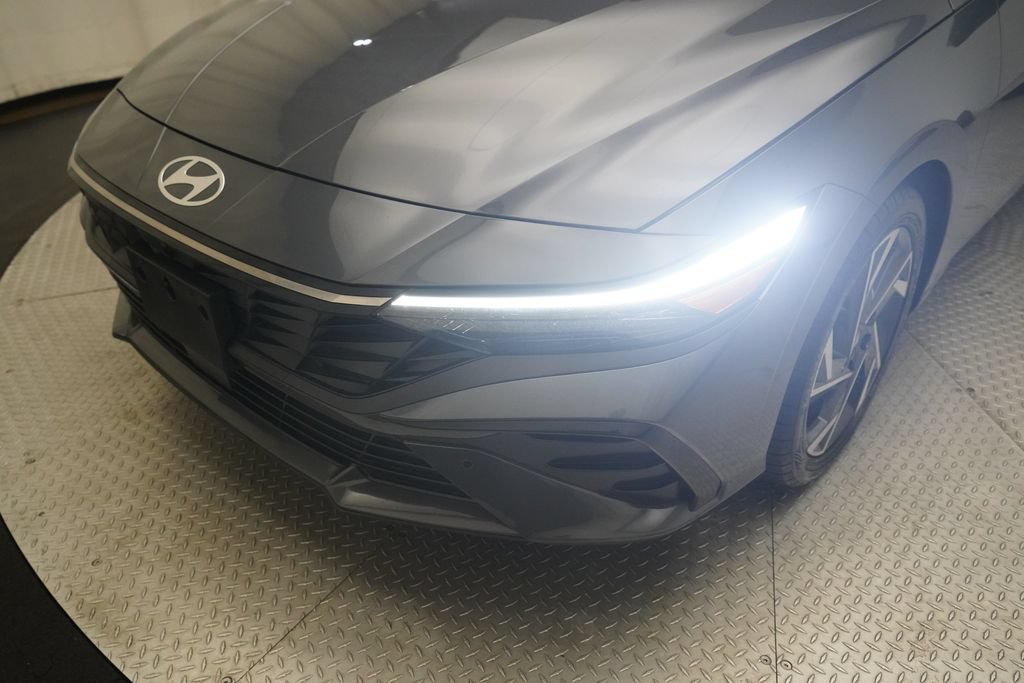 Used 2024 Hyundai Elantra Limited FWD image 22