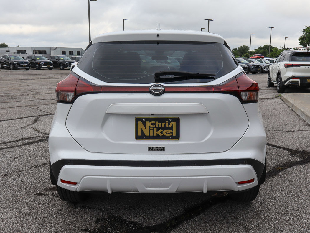 Used 2022 Nissan Kicks S FWD image 5