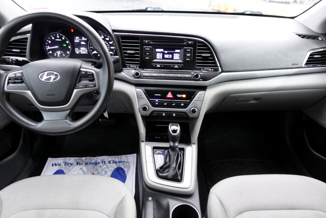 Used 2017 Hyundai Elantra SE image 15