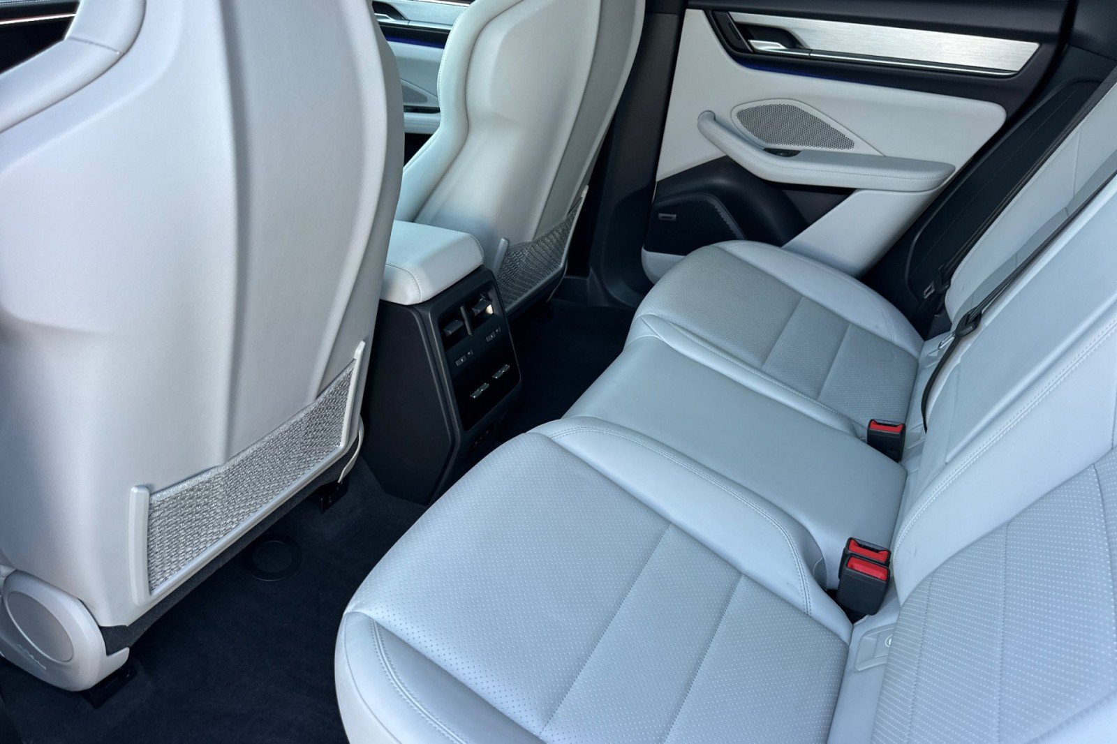 Certified 2024 Porsche Macan 4 Electric AWD/4WD image 13
