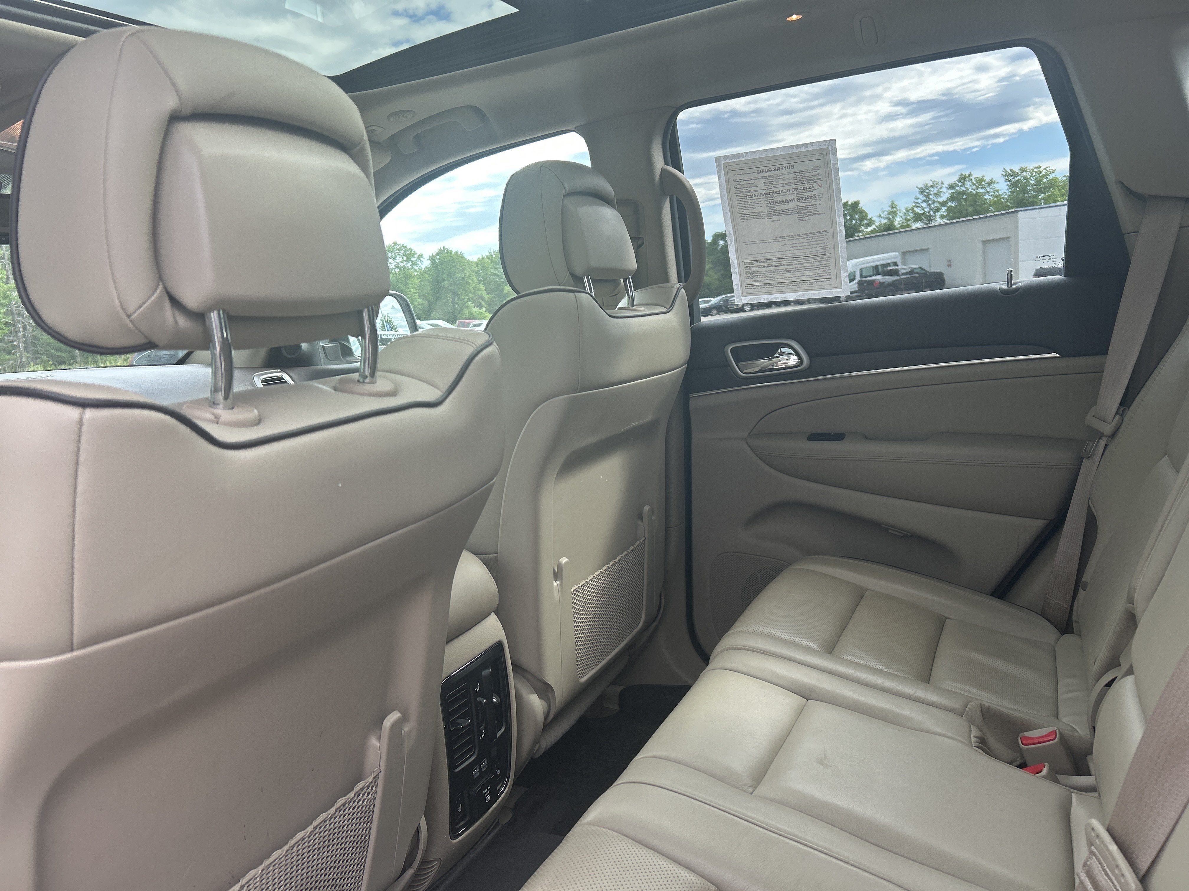 Used 2018 Jeep Grand Cherokee Overland AWD/4WD image 14