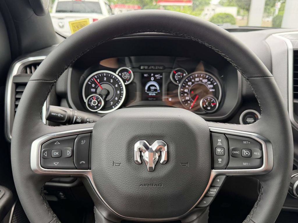 Used 2025 RAM 1500 Big Horn AWD/4WD image 30