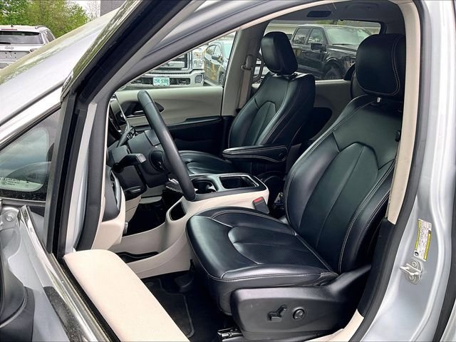 Used 2023 Chrysler Pacifica Touring-L FWD image 20