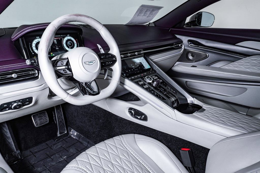 Used 2024 Aston Martin DB12 Coupe image 3