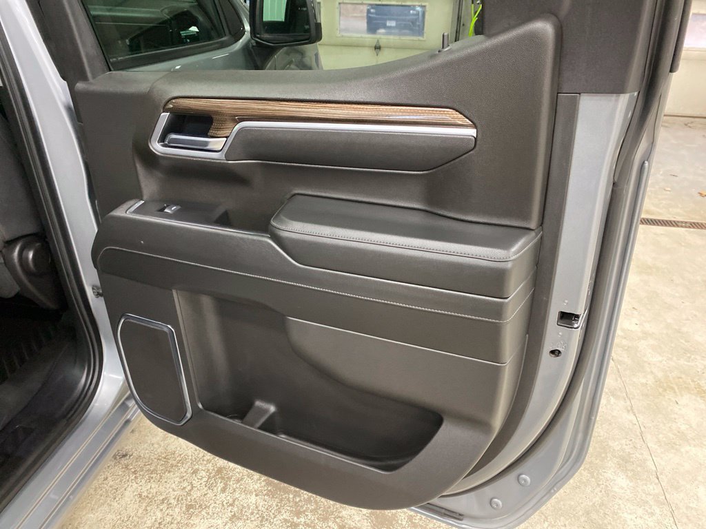 Used 2025 Chevrolet Silverado 1500 LT AWD/4WD image 13
