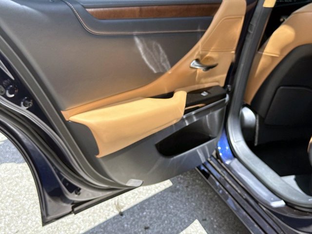 Used 2025 Lexus ES 300h w/ Premium Package FWD image 11