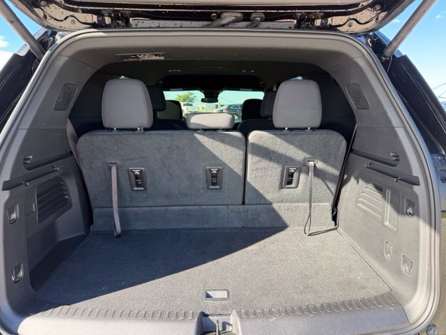 Used 2025 Chevrolet Traverse LT w/ Midnight/Sport Edition FWD image 12