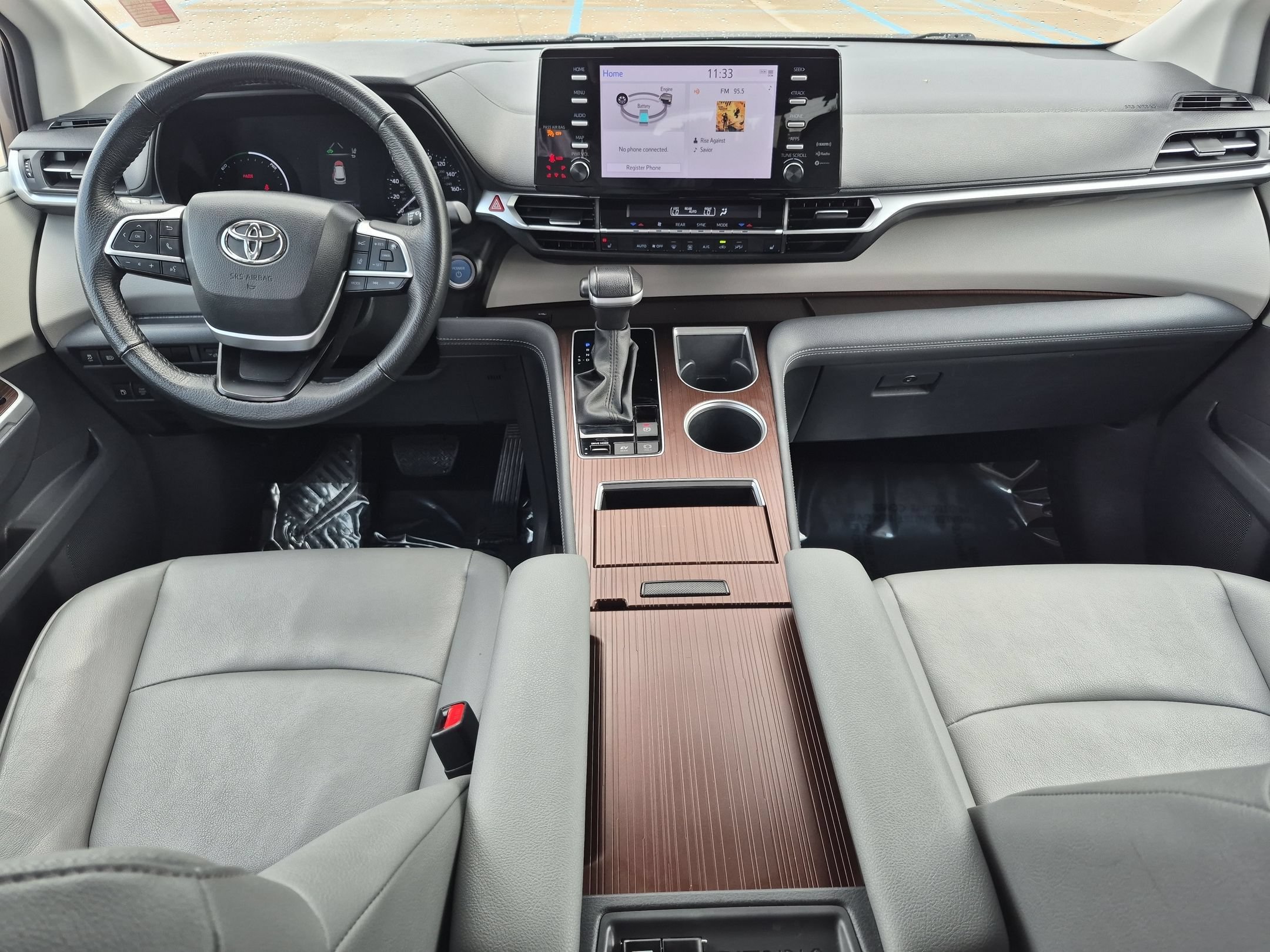 Used 2023 Toyota Sienna XLE AWD/4WD image 25