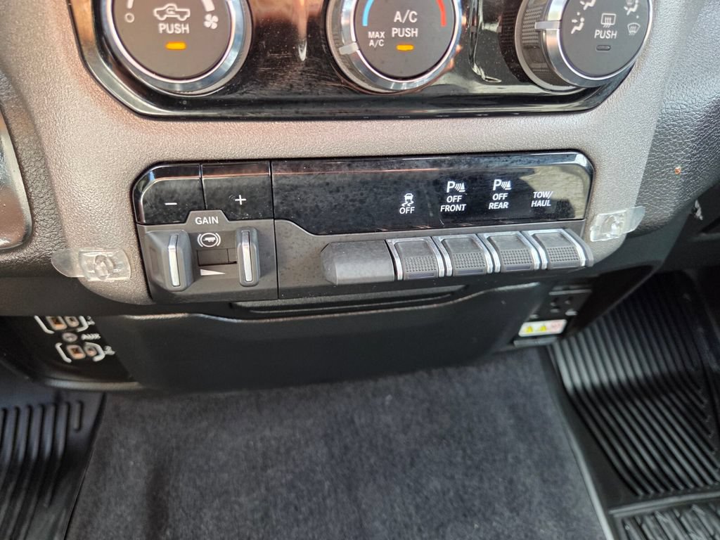 Used 2025 RAM 1500 Warlock AWD/4WD image 27
