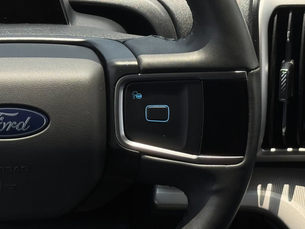Used 2025 Ford Expedition Active AWD/4WD image 15