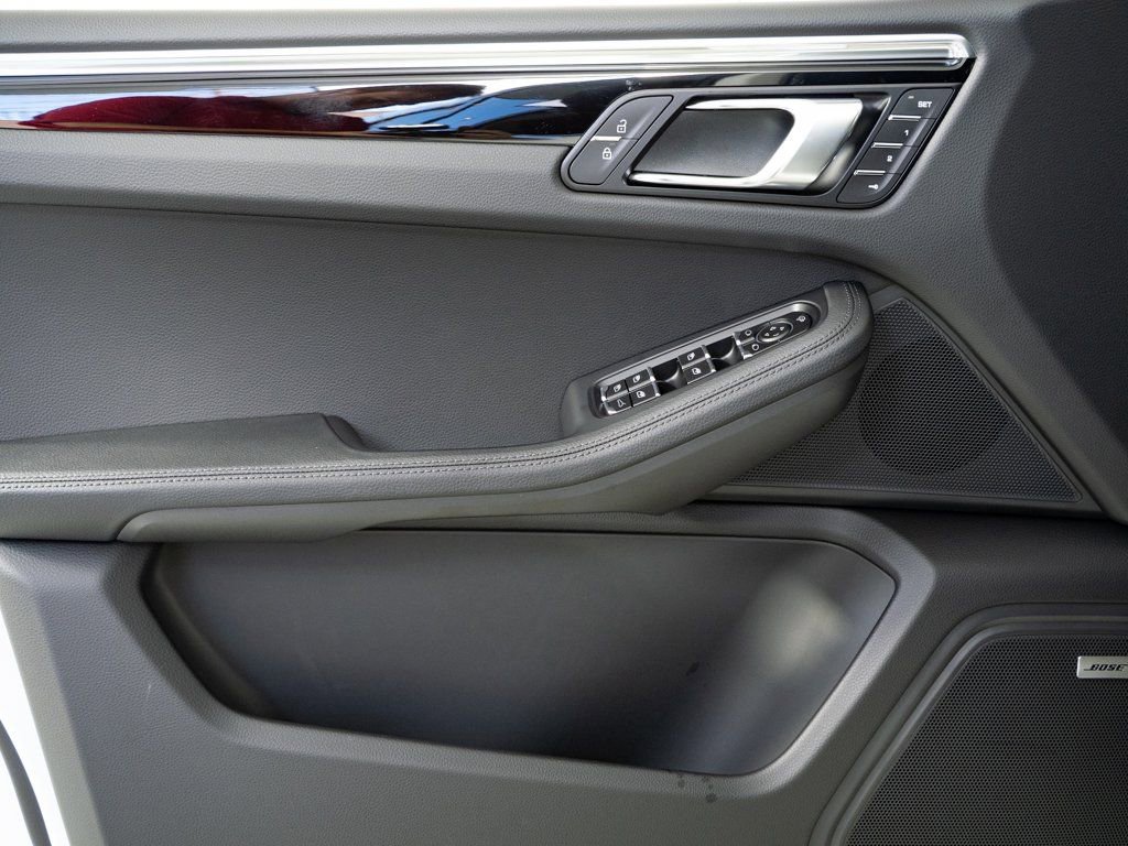 New 2026 Porsche Macan image 6
