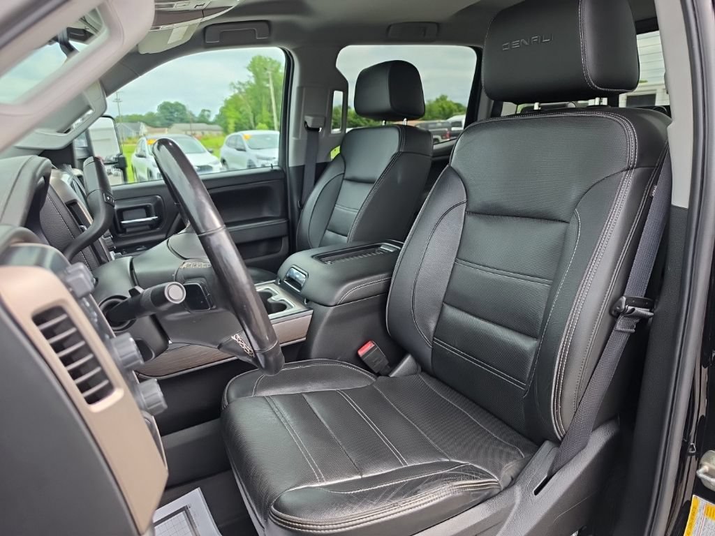 Used 2019 GMC Sierra 2500 Denali w/ Duramax Plus Package AWD/4WD image 22