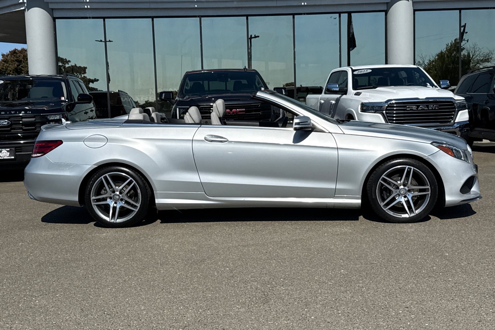 Used 2016 Mercedes-Benz E 400 Cabriolet image 3