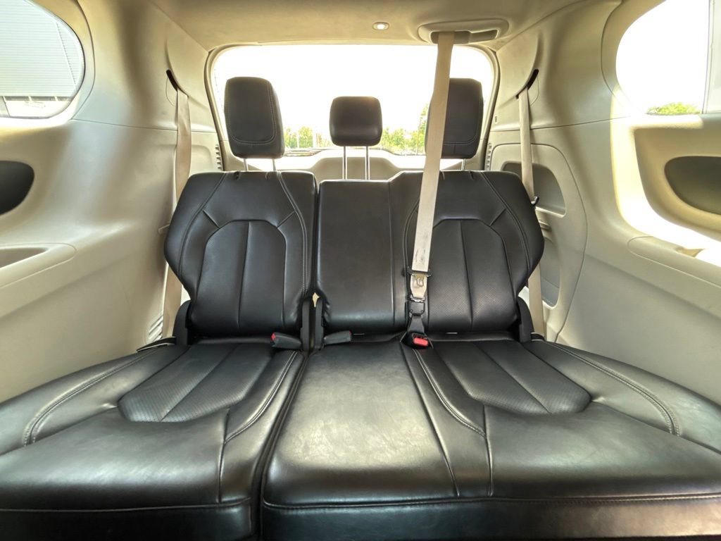 Used 2024 Chrysler Pacifica Touring-L FWD image 14