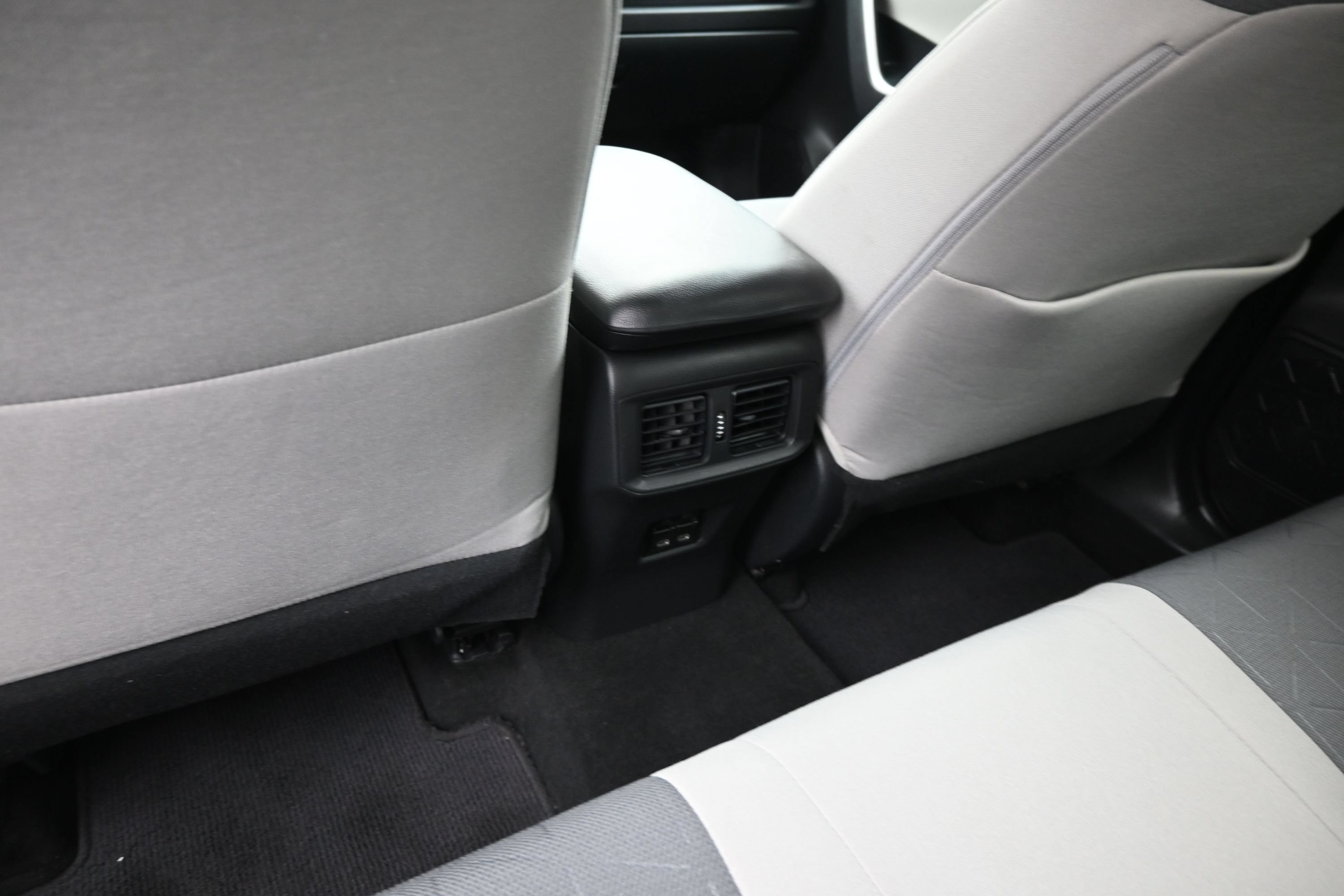 Used 2022 Toyota RAV4 XLE AWD/4WD image 17