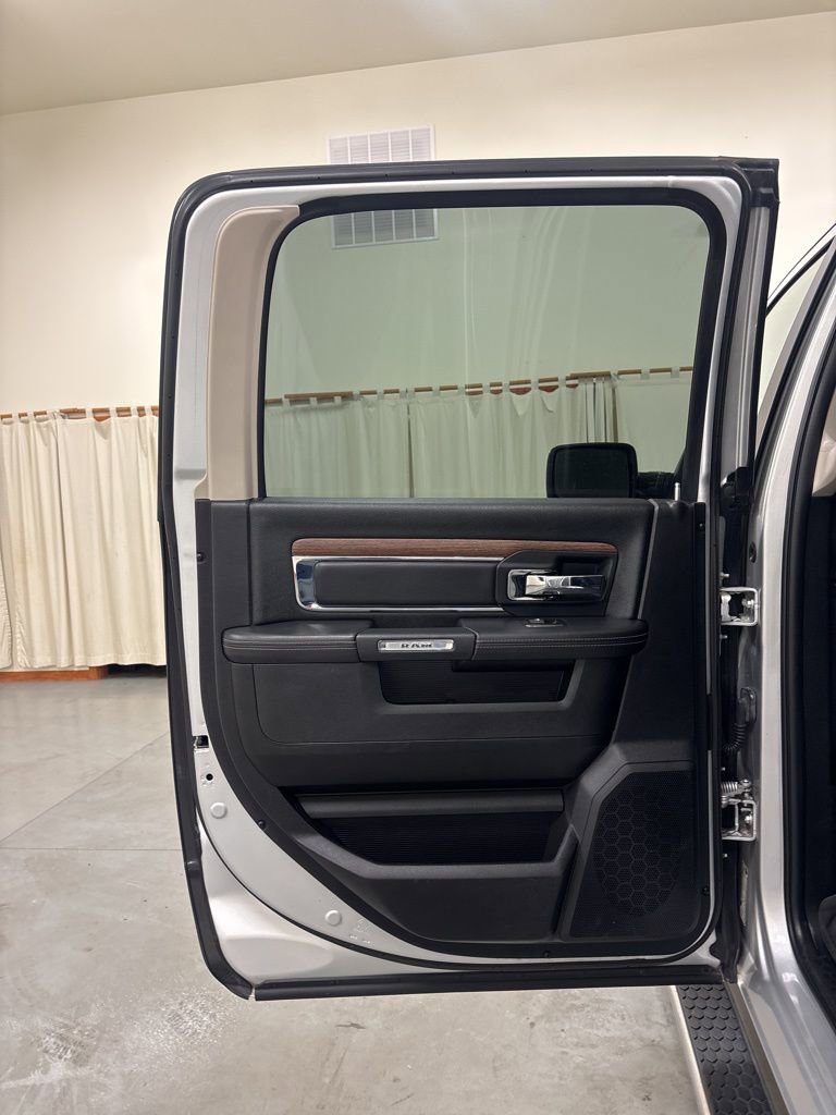 Used 2018 RAM 1500 Laramie w/ Convenience Group AWD/4WD image 23