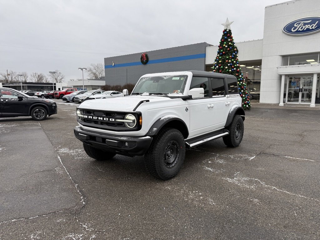 New 2025 Ford Bronco Outer Banks w/ Sasquatch Package image 3