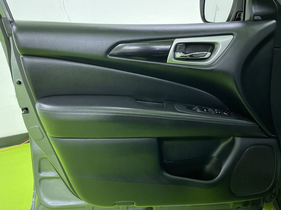 Used 2020 Nissan Pathfinder SV image 15