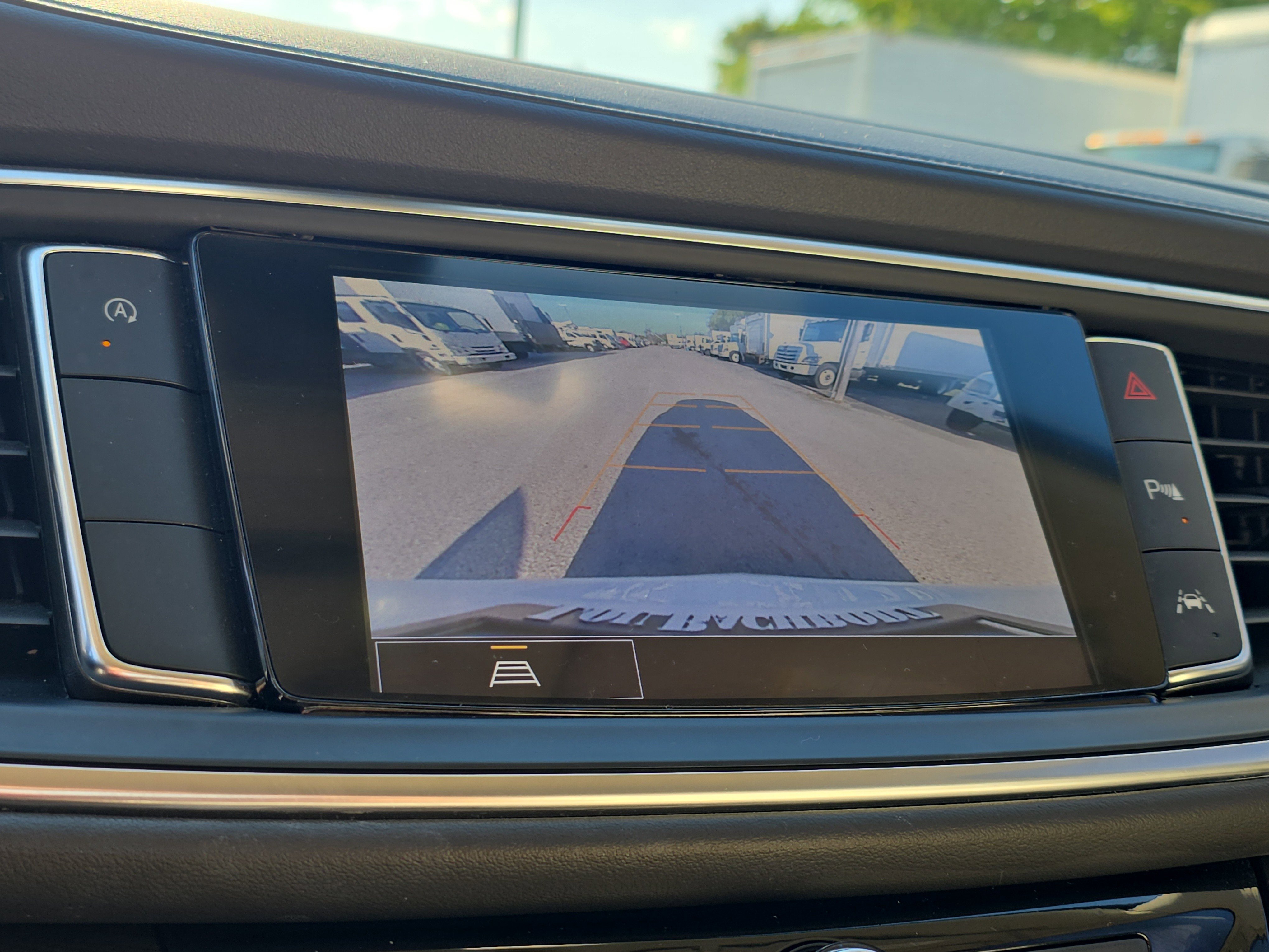 Used 2023 Buick Enclave Essence image 28