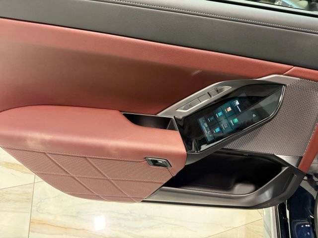 Used 2025 BMW 760i xDrive w/ Executive Package image 80