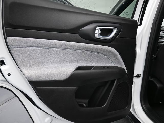 Used 2025 Jeep Compass Sport image 9