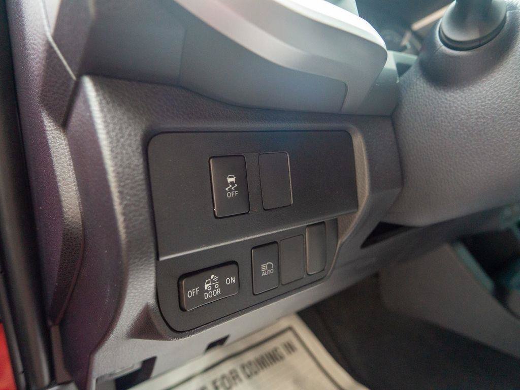 Used 2022 Toyota Tacoma SR5 w/ Technology Package RWD image 17
