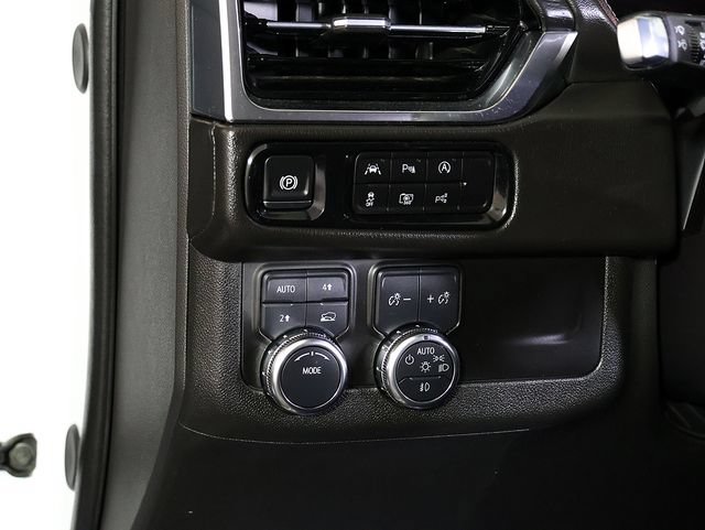 Used 2025 GMC Yukon XL Denali AWD/4WD image 29