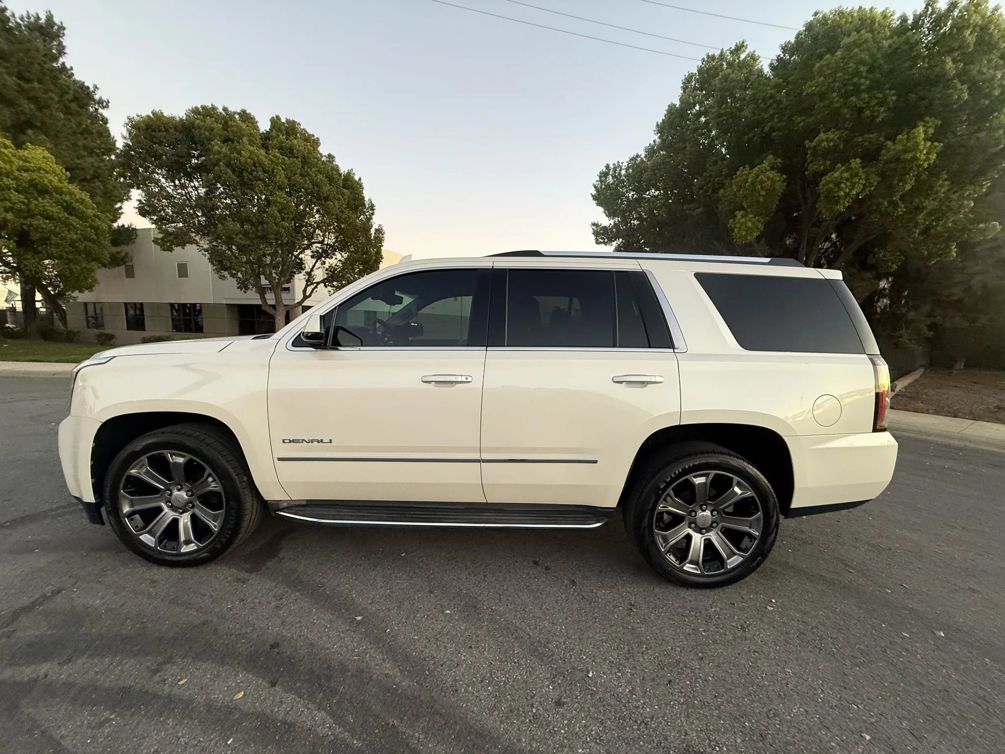 Used 2015 GMC Yukon Denali AWD/4WD image 8