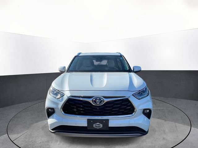 Used 2021 Toyota Highlander Platinum image 2