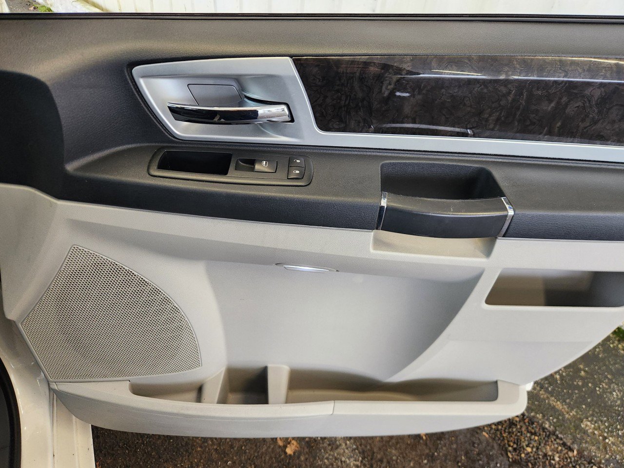 Used 2010 Dodge Grand Caravan SXT image 14
