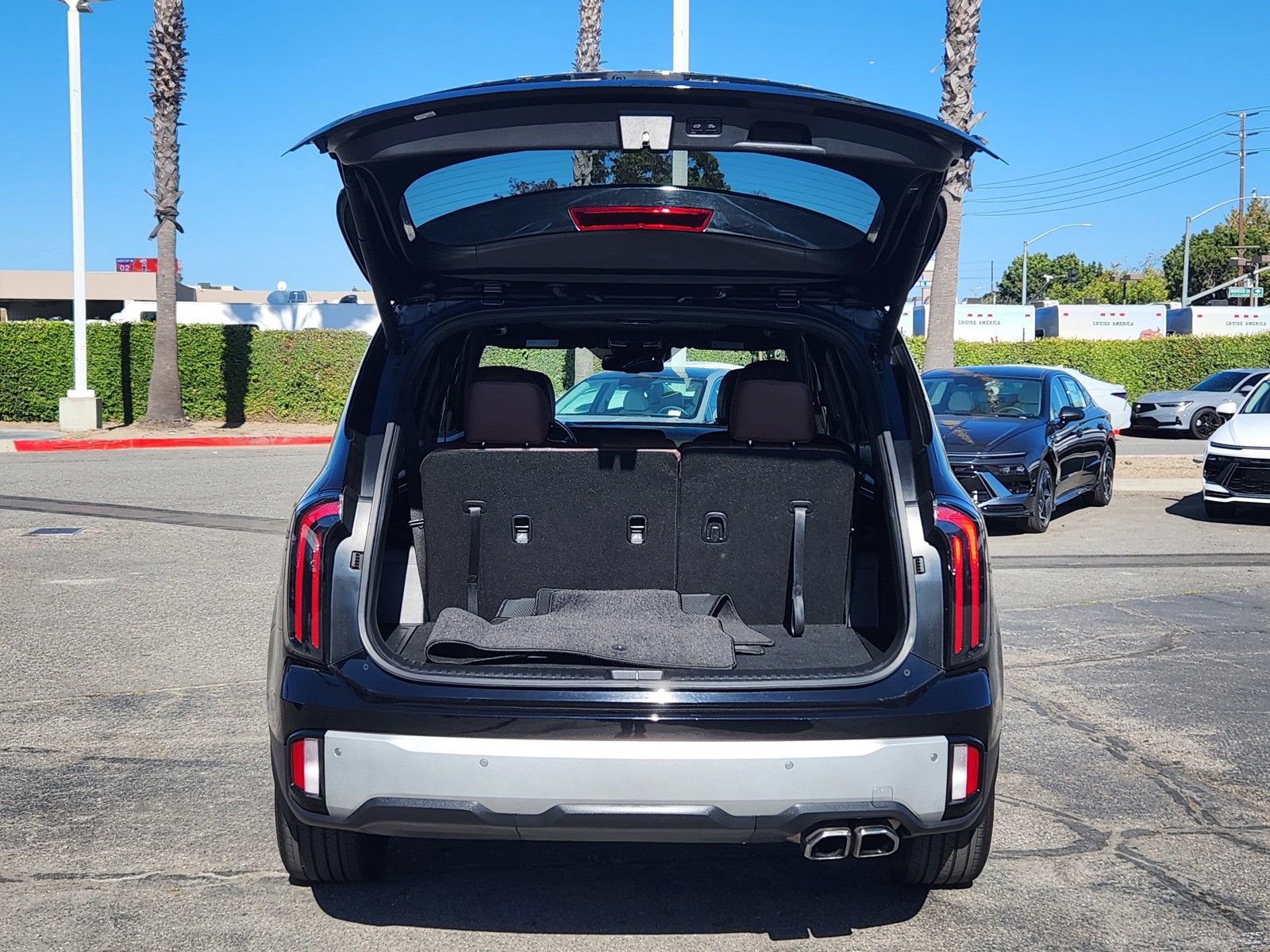 Used 2023 Kia Telluride EX w/ EX Captain's Chair Package AWD/4WD image 11