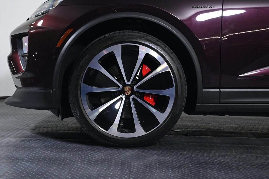 Certified 2025 Porsche Macan 4S Electric image 27