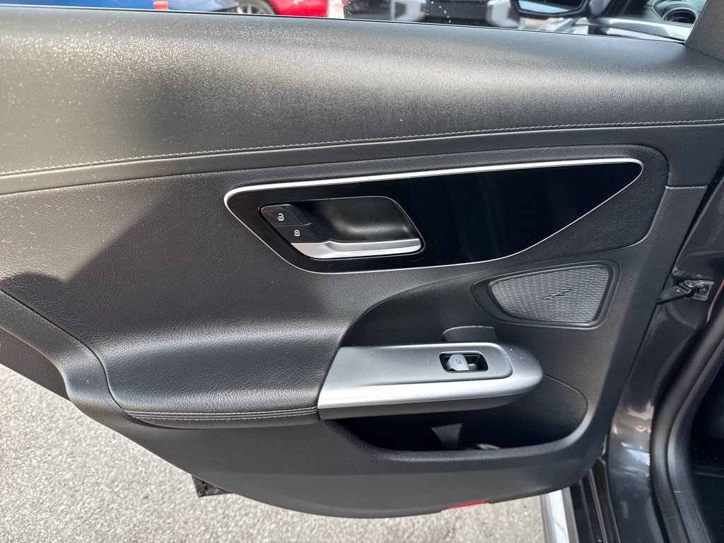 Used 2023 Mercedes-Benz C 43 AMG 4MATIC Sedan image 29