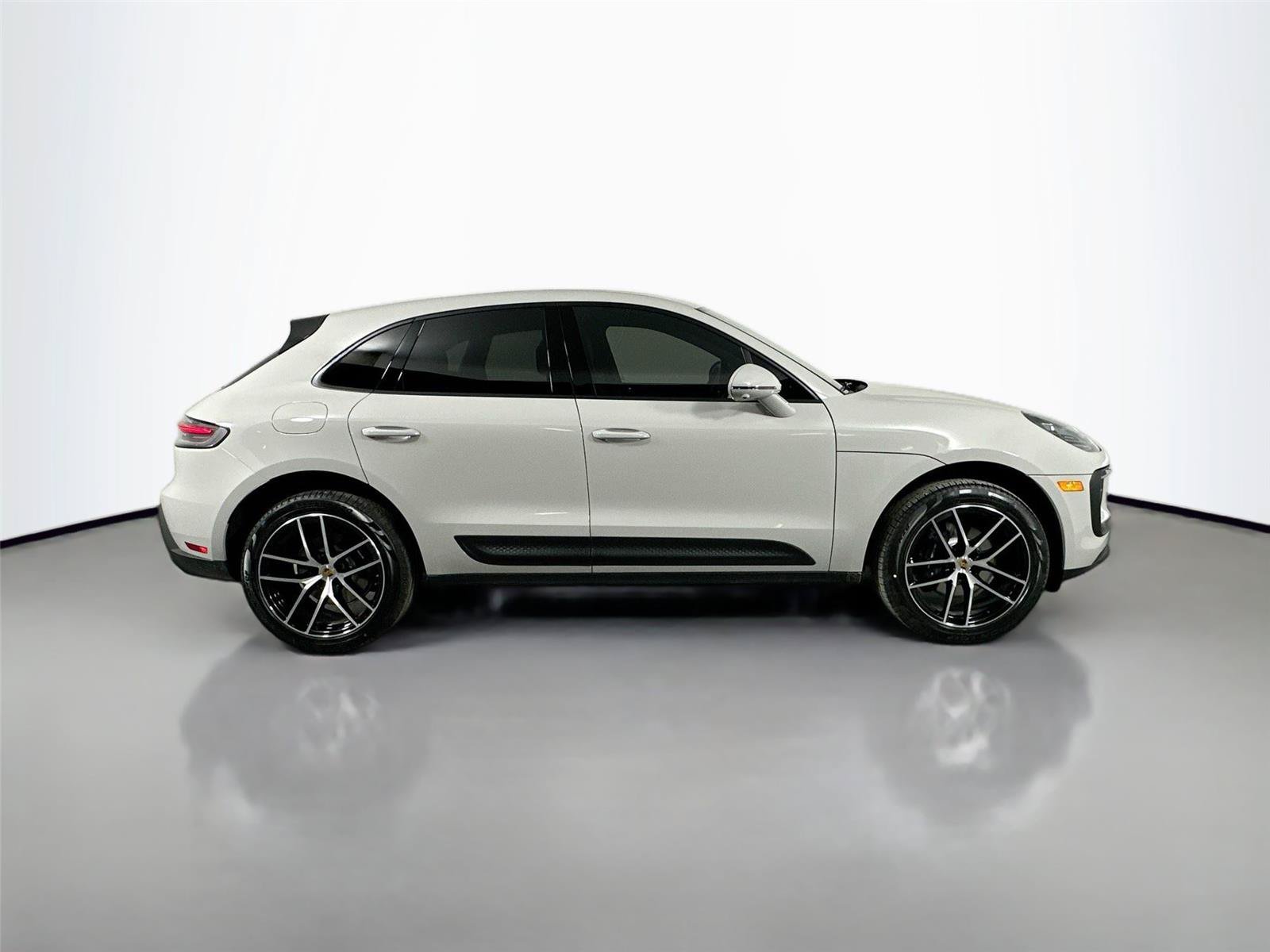 Certified 2026 Porsche Macan Turbo AWD/4WD image 8