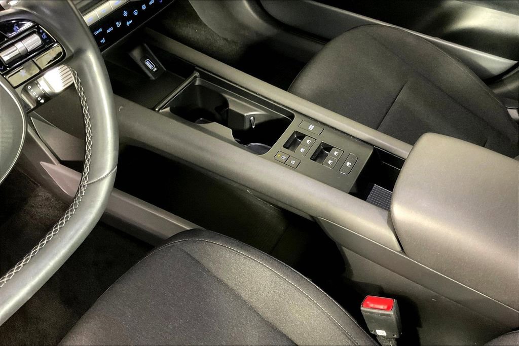 Used 2024 Hyundai Ioniq 6 SE RWD image 17