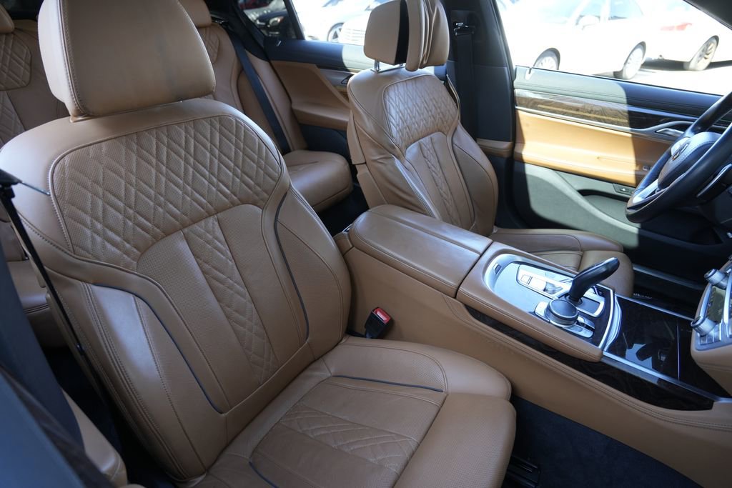 Used 2020 BMW 750i xDrive w/ Cold Weather Package image 32