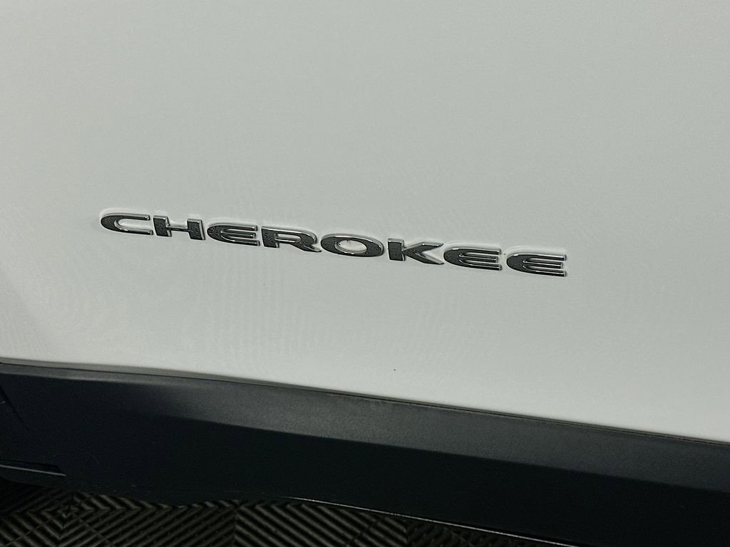 Used 2017 Jeep Cherokee Latitude w/ Comfort & Sound Group image 29