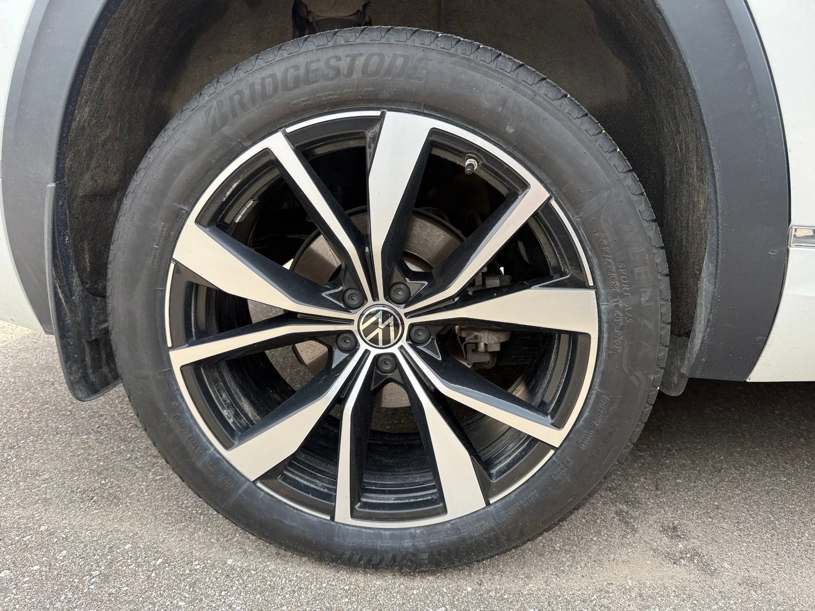 Used 2024 Volkswagen Atlas SEL Premium R-Line AWD/4WD image 8