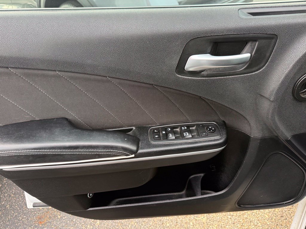 Used 2019 Dodge Charger SXT w/ Cold Weather Package AWD/4WD image 18