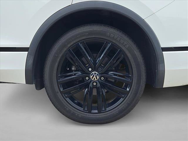 Used 2022 Volkswagen Tiguan SE R-Line FWD image 21