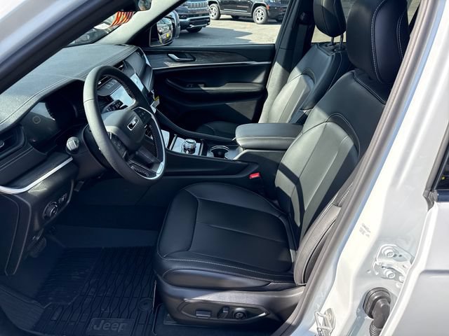 New 2026 Jeep Grand Cherokee Limited w/ Limited Altitude Package AWD/4WD image 14