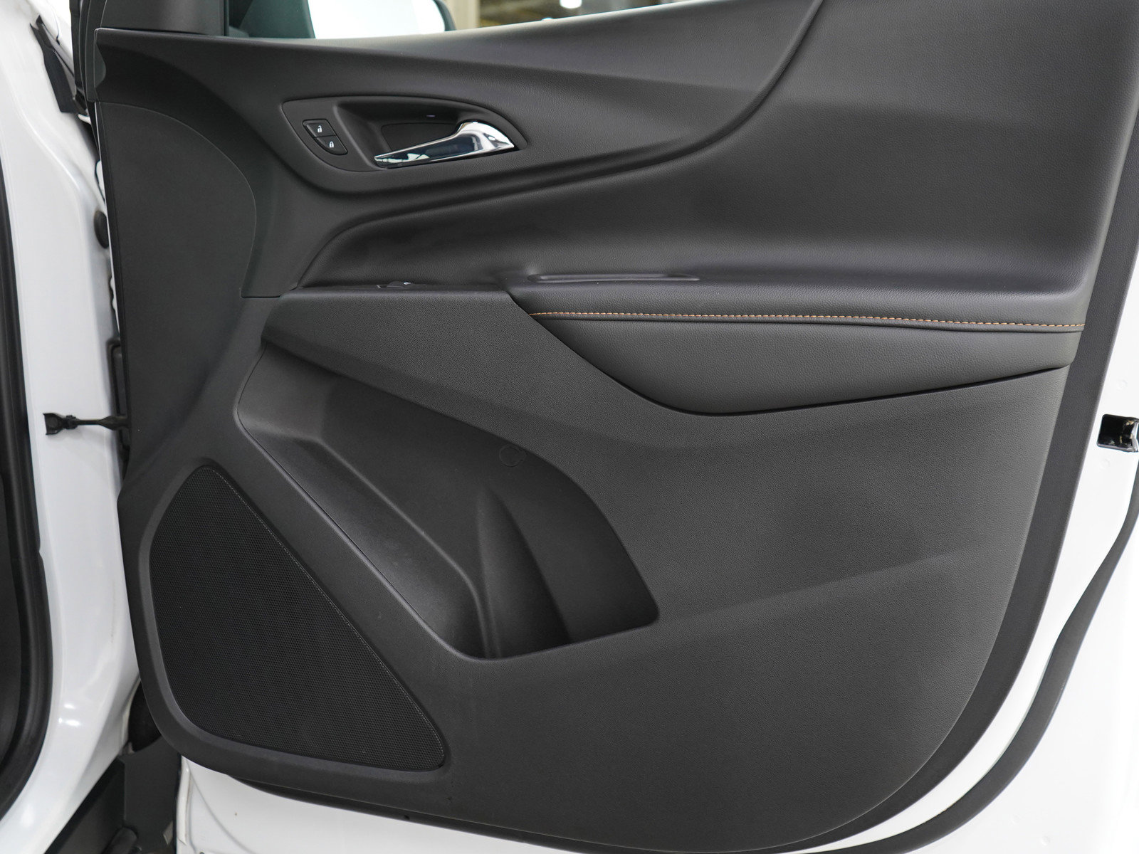 Used 2020 Chevrolet Equinox Premier w/ Premier Redline Edition image 9