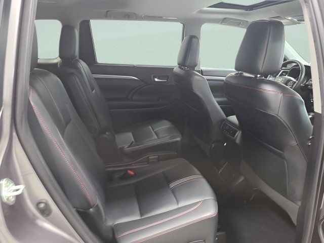 Used 2019 Toyota Highlander SE AWD/4WD image 15