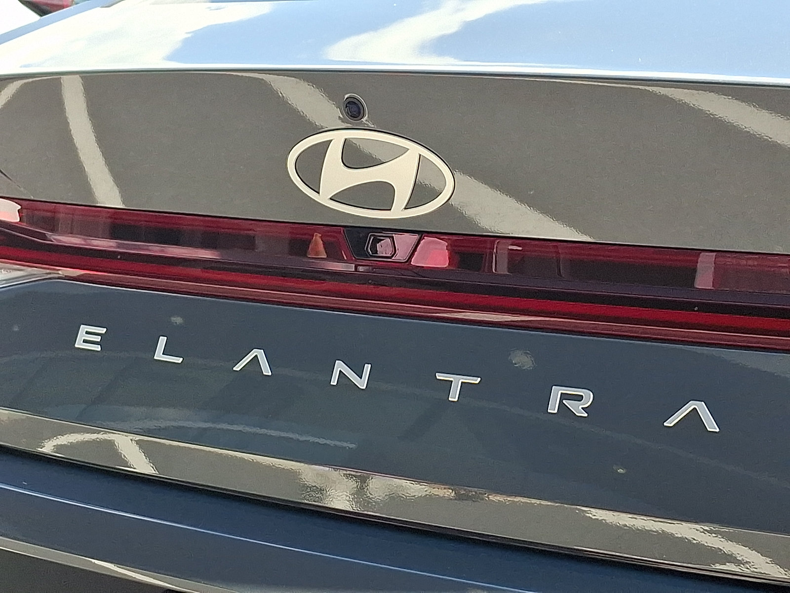 New 2026 Hyundai Elantra Limited FWD image 11