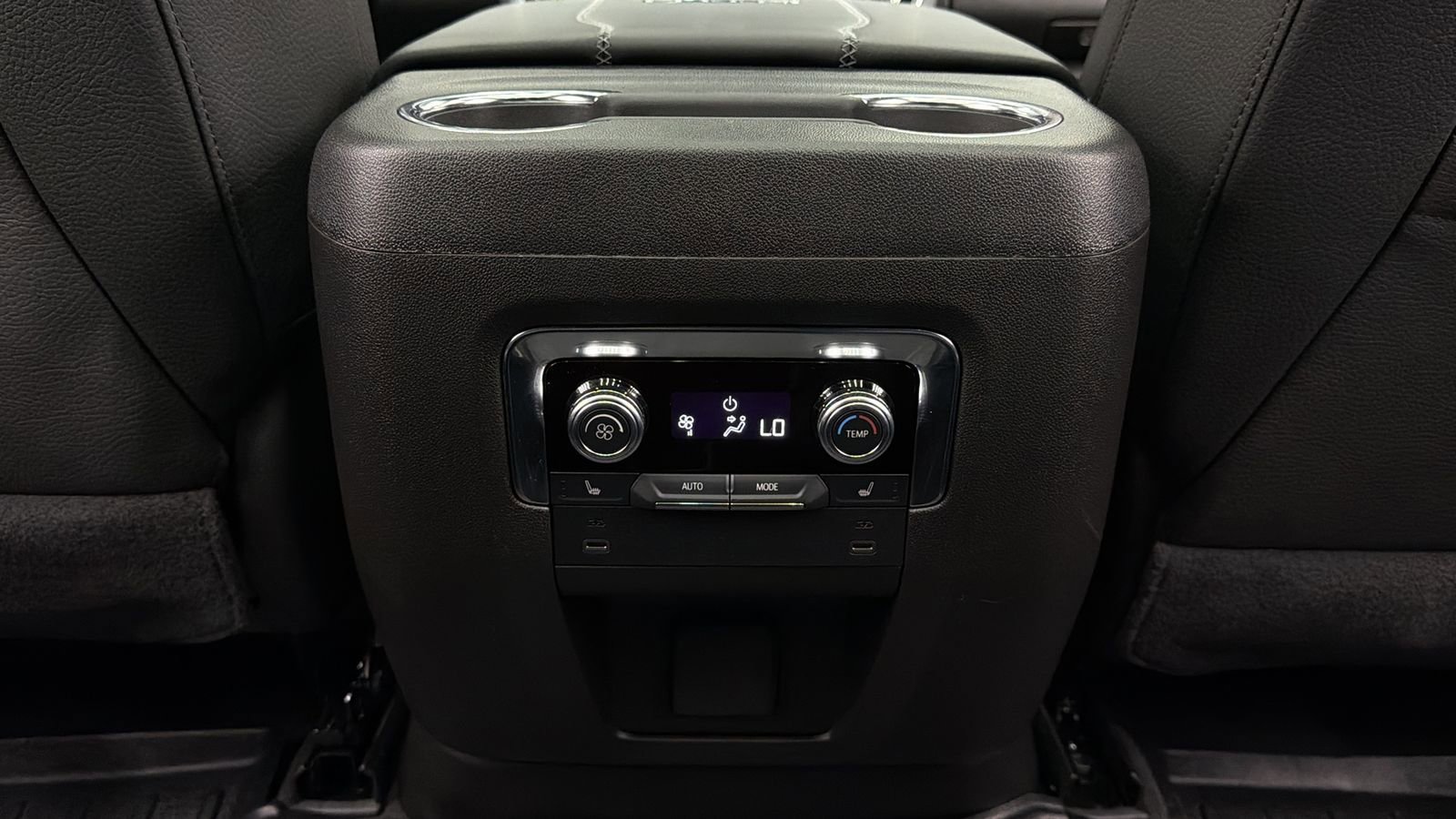 Used 2026 GMC Yukon Denali w/ Sun & Power Step Package AWD/4WD image 40