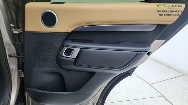 Used 2024 Land Rover Discovery Metropolitan Edition AWD/4WD image 38