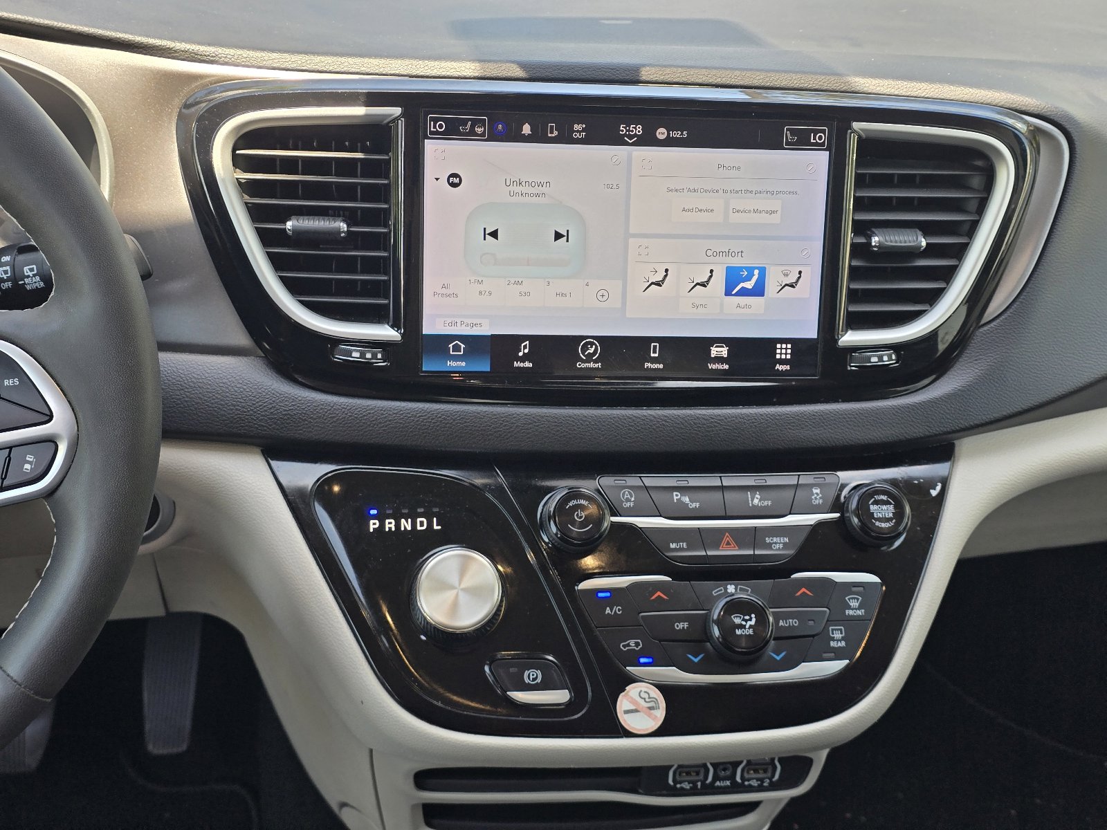 Used 2024 Chrysler Pacifica Touring-L FWD image 16